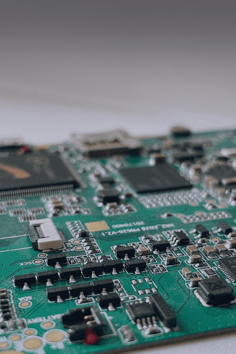 Distribuzione Linux personalizzata per dispositivi IoT ed edge